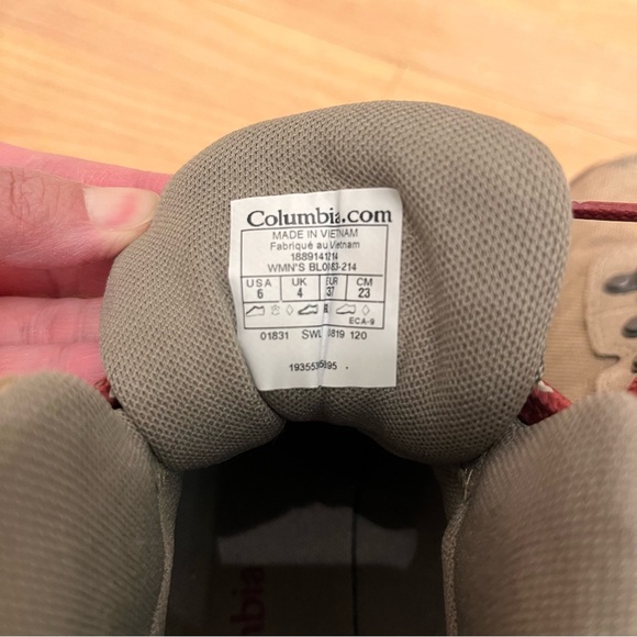 COLUMBIA Hiking Boots - Picture 8 of 8
